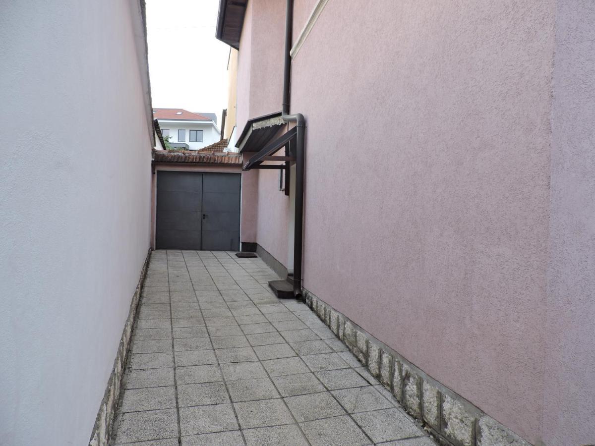 Apartments Music, Garden And Free Parking Сараево Экстерьер фото