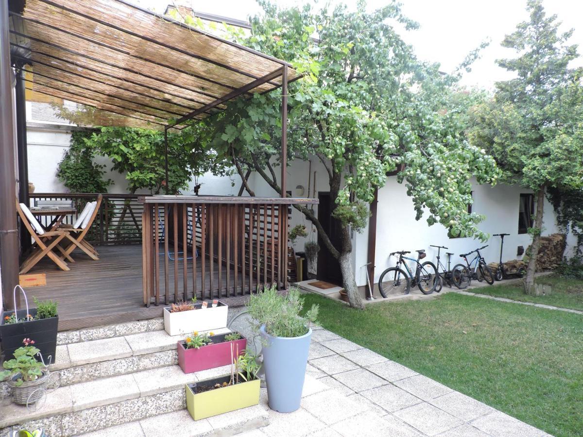 Apartments Music, Garden And Parking Сараево Экстерьер фото