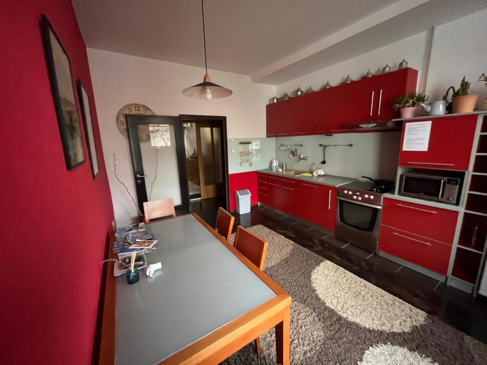 Apartments Music, Garden And Parking Сараево Экстерьер фото